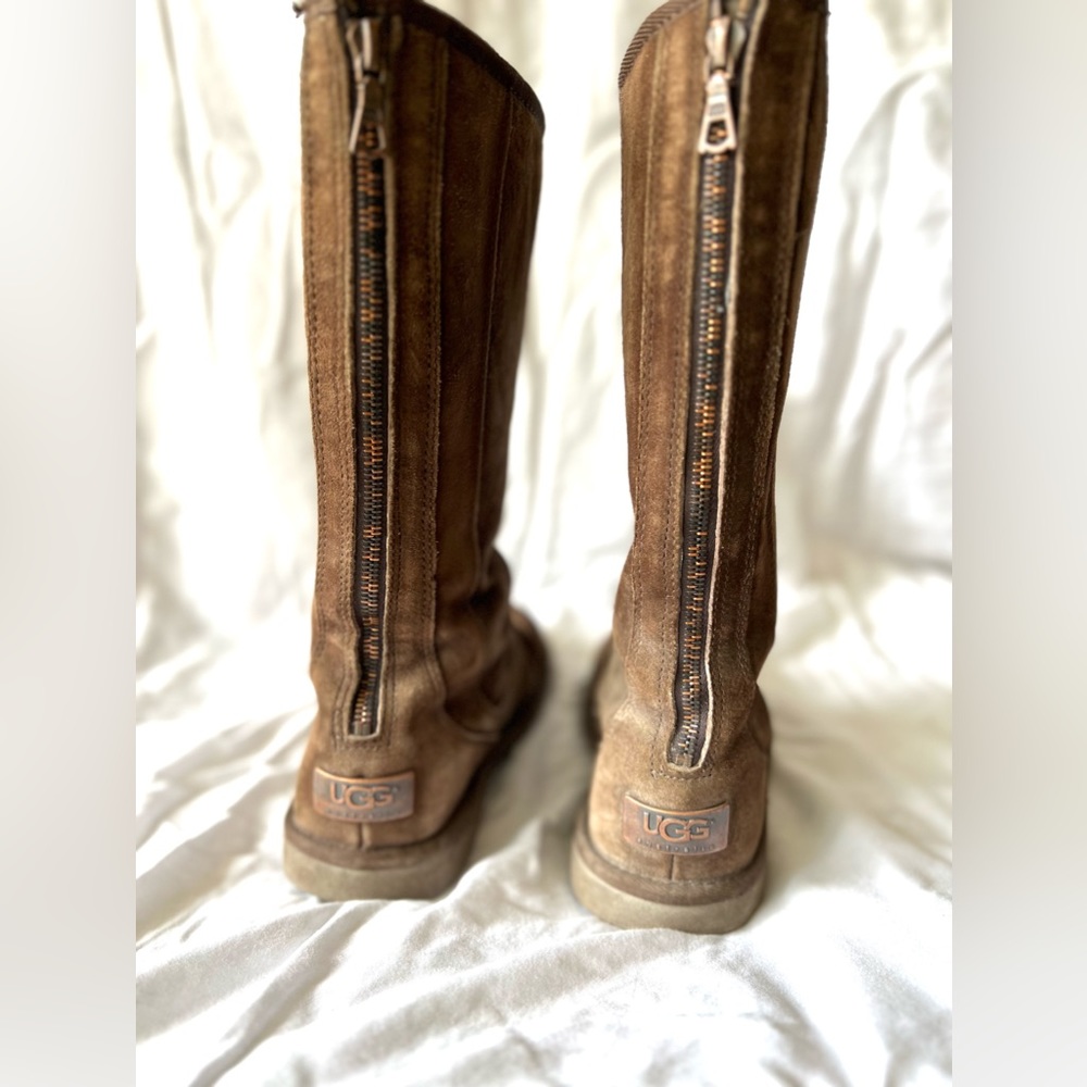 UGG Boots - Picture 2 of 4